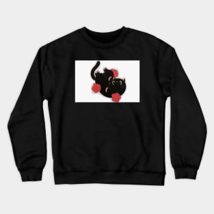 Gato negro jugando con rosas Crewneck Sweatshirt